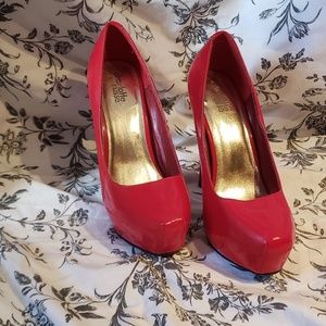 $5/20 Red patent leather platform heels